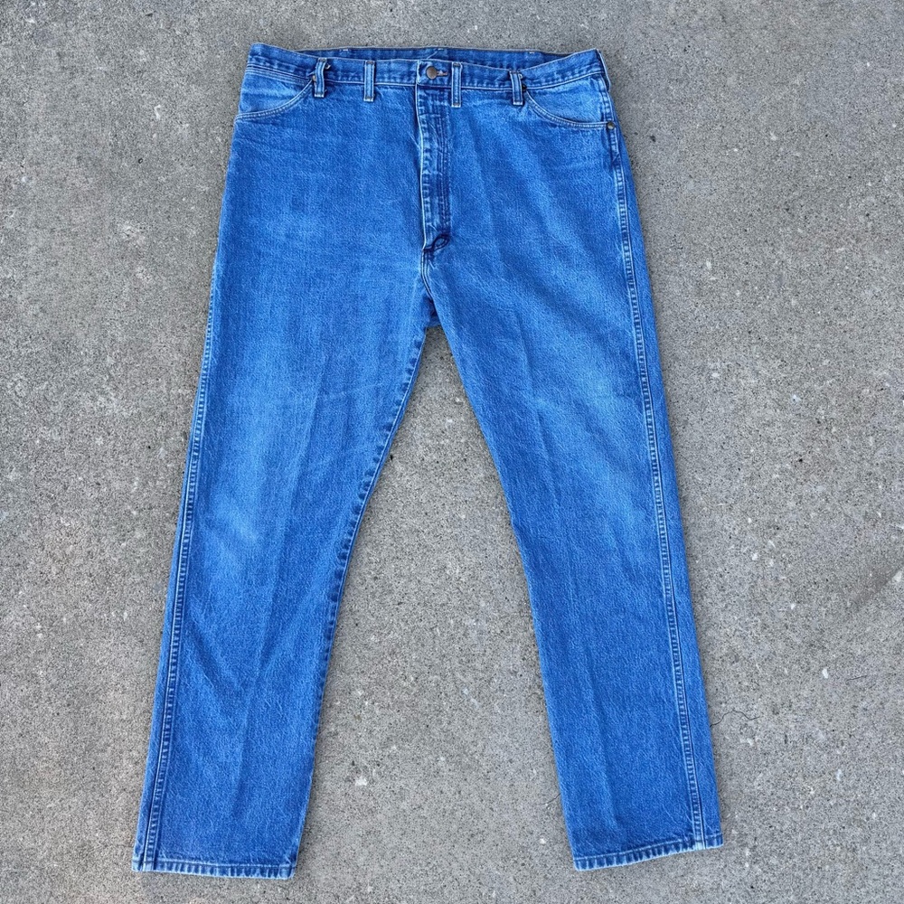 Vintage Wrangler Jeans Mens Size 44x34 13MWZ Made in USA Blue Medium Wash Cowboy